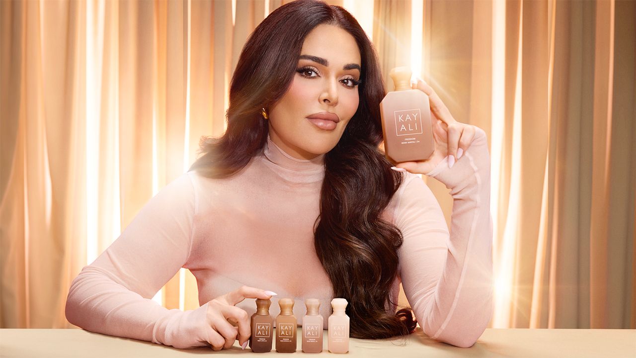 si autodefinisce principessa dei profumi e con le sue fragranze kayali oggi anche skincare crea vere e proprie addiction mona kattan si racconta