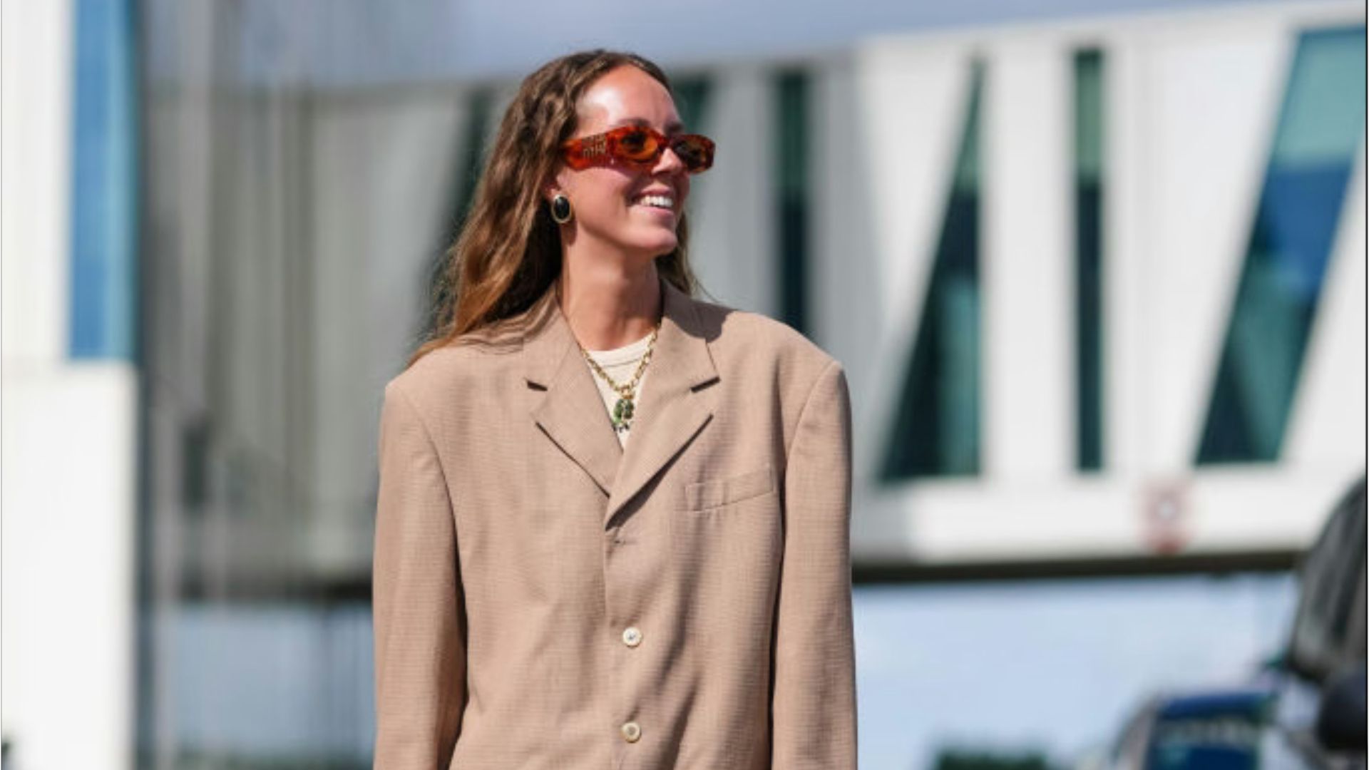 dal marrone al beige dal denim al verde oliva cinque abbinamenti facili e contemporanei per trasformare le sneakers verdi nel dettaglio pi249 cool della stagione