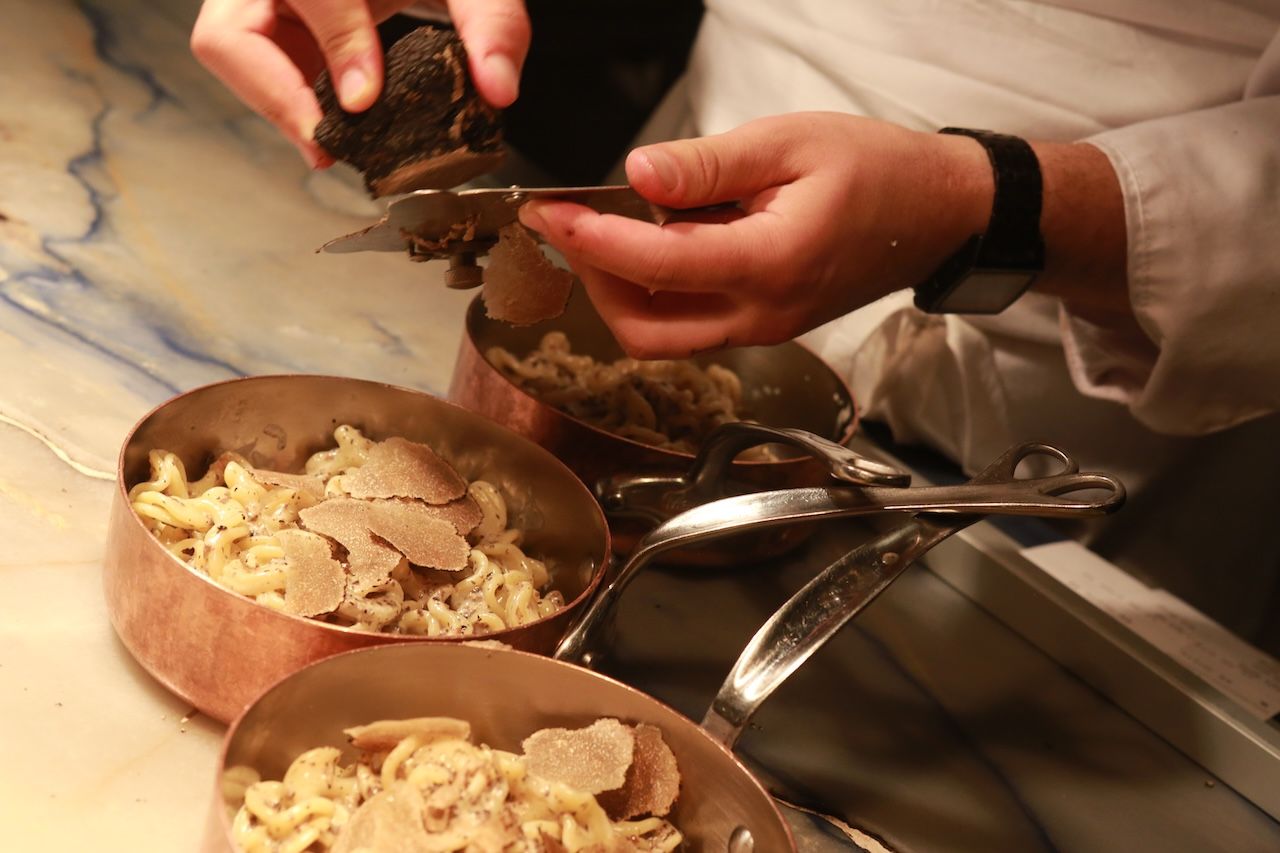 dal 10 ottobre al 6 dicembre la citt224 apre il suo mercato dagli chef al baccanale dei borghi all asta mondiale dell 8 novembre tutte le novit224