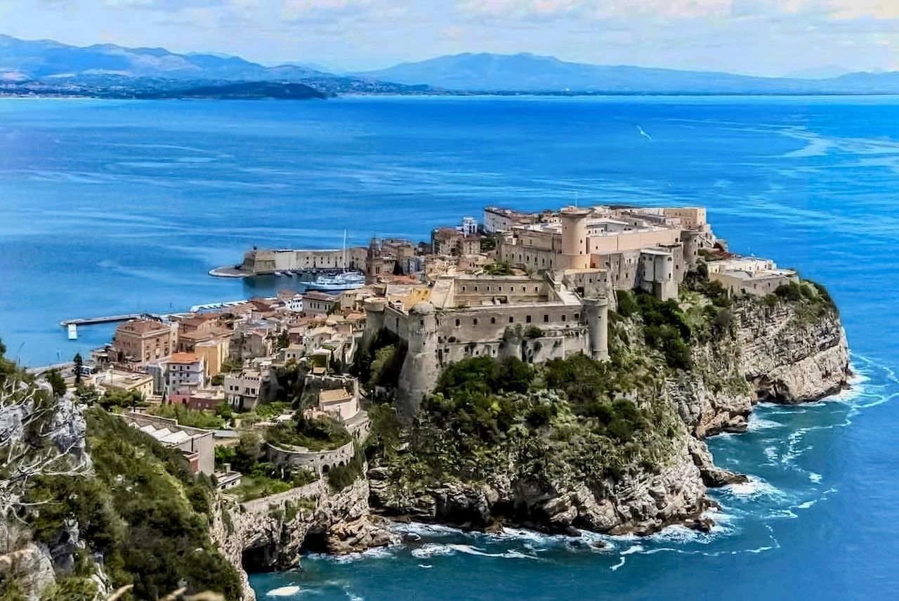 oltre 700 luoghi in 350 citt224 molti dei quali normalmente chiusi o poco conosciuti saranno visitabili con un contributo libero tra le proposte antiche fabbriche musei d8217impresa e luoghi della ricerca