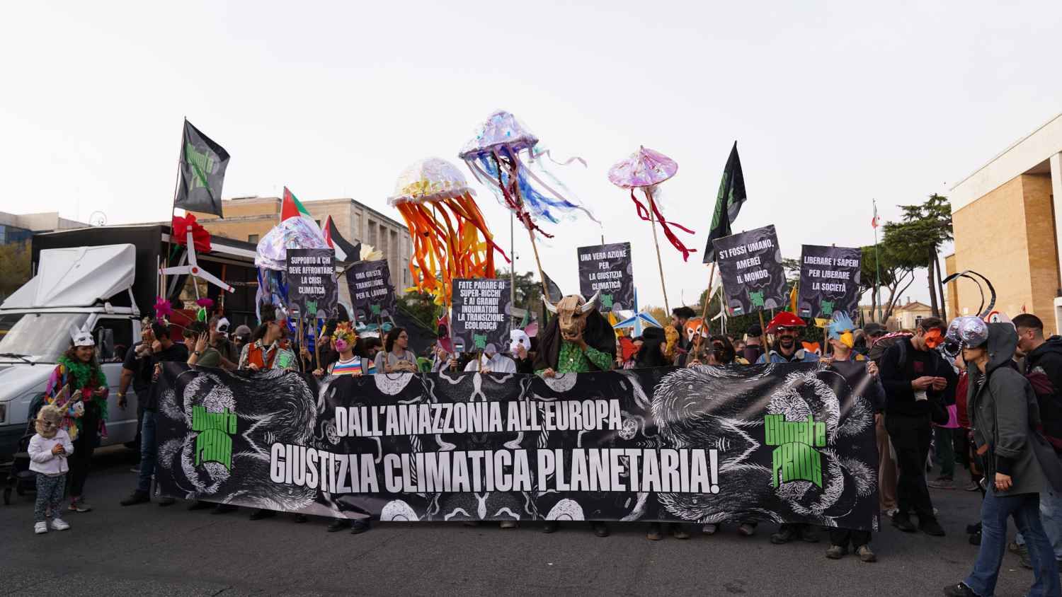 sono passati anni dalle manifestazioni oceaniche dei giovani oggi dice una ricerca gli adolescenti sono un po8217 meno preoccupati delle sorti del pianeta ma 232 davvero cos236 ne abbiamo parlato con chi a protestare c8217era e ci sar224 ancora