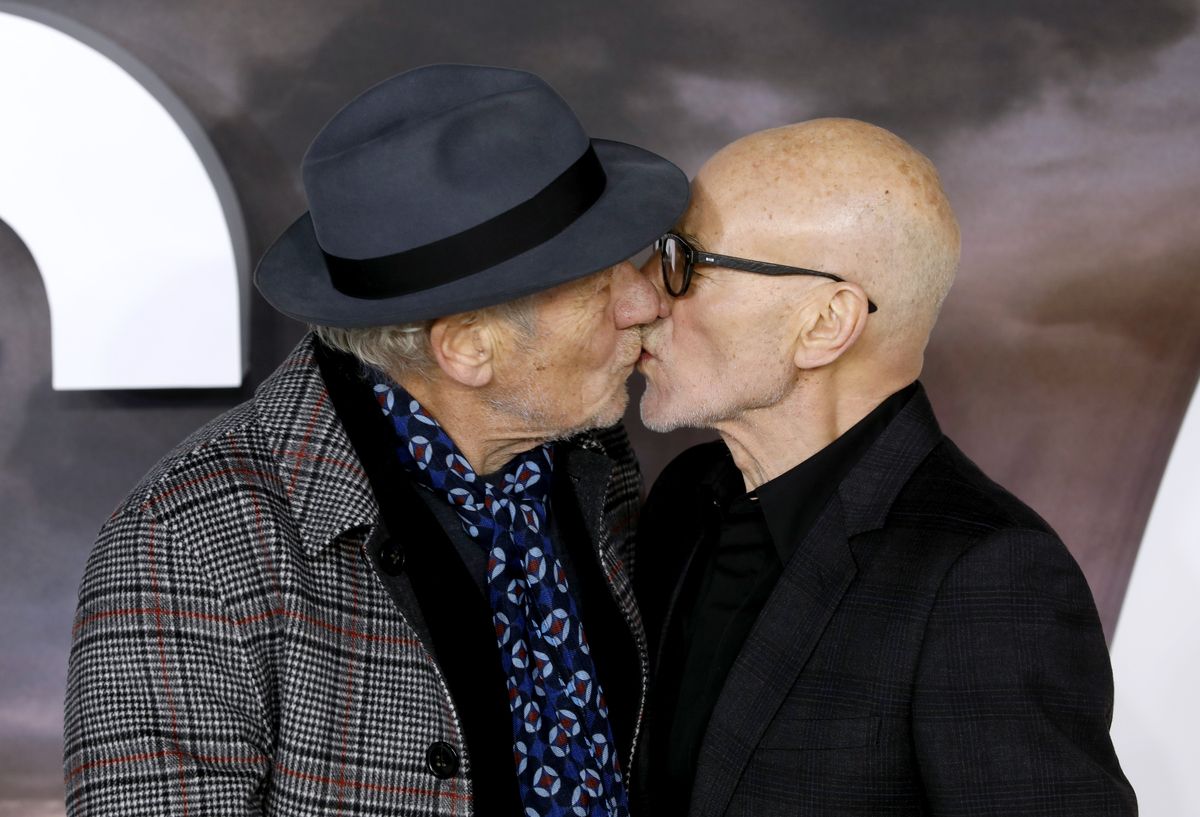 dai set di x men al teatro fino ai baci sul red carpet il legame tra i due attori oltre il cinema e le convenzioni