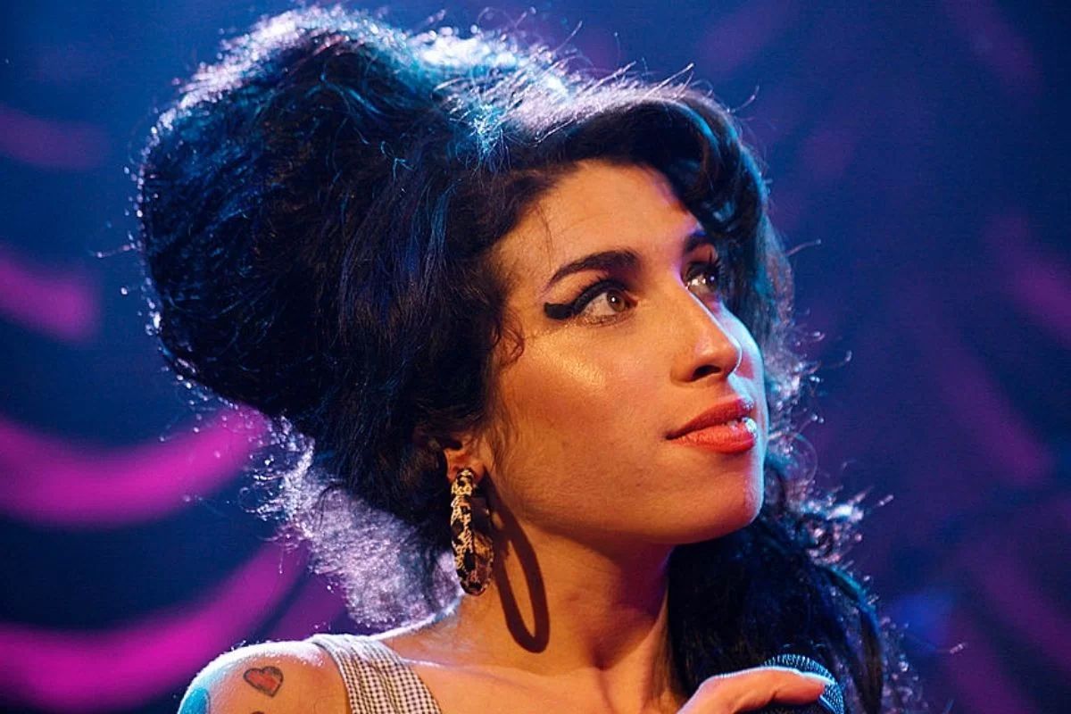 perch233 la cantante scomparsa nel 2011 aveva chiamato il suo album back to black la storia con l ex fidanzato blake