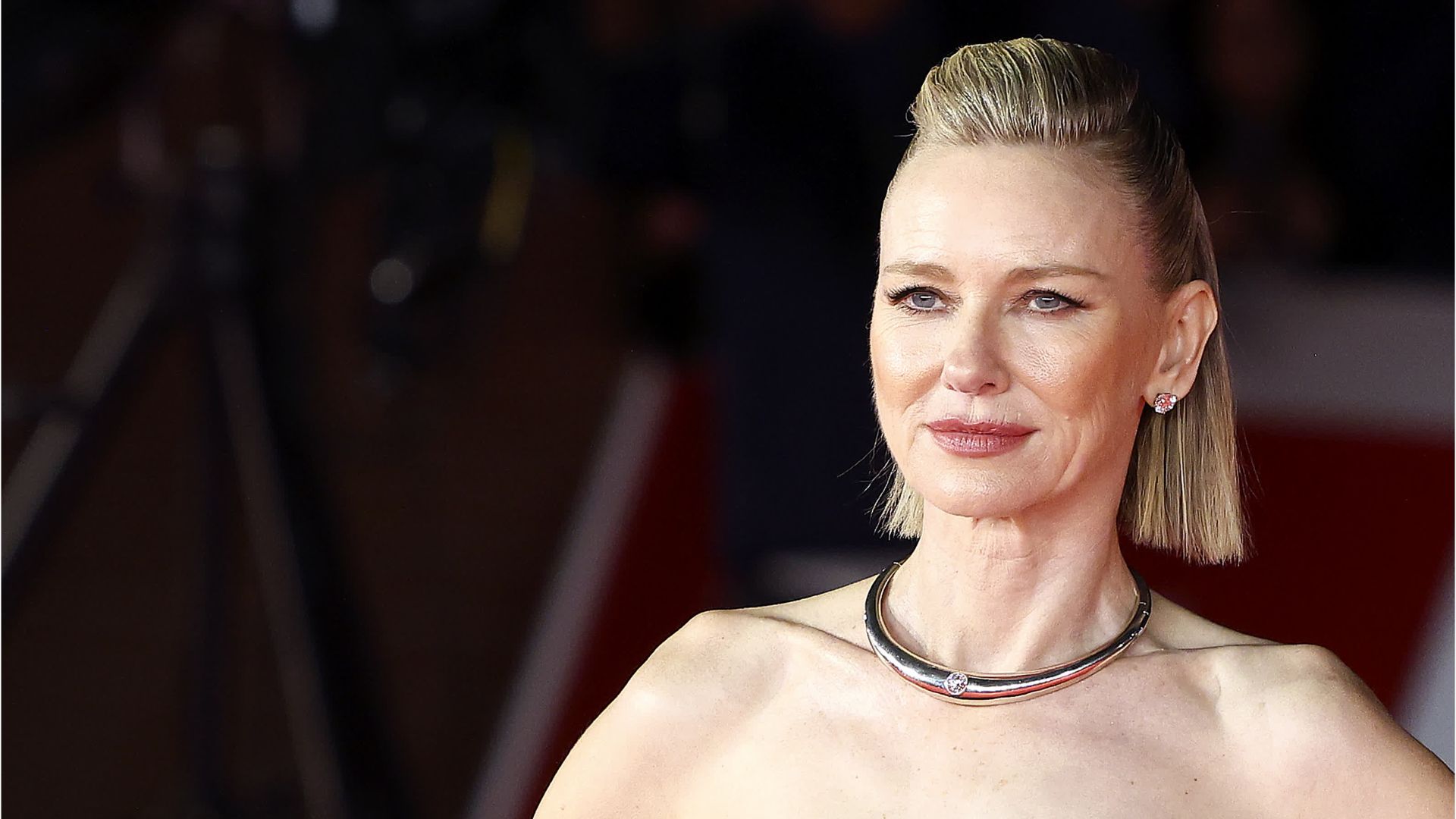 alla festa del cinema di roma l8217attrice reinventa il caschetto con il ciuffo sollevato che cos8217232 il pouf e perch233 piaceva tanto negli anni duemila