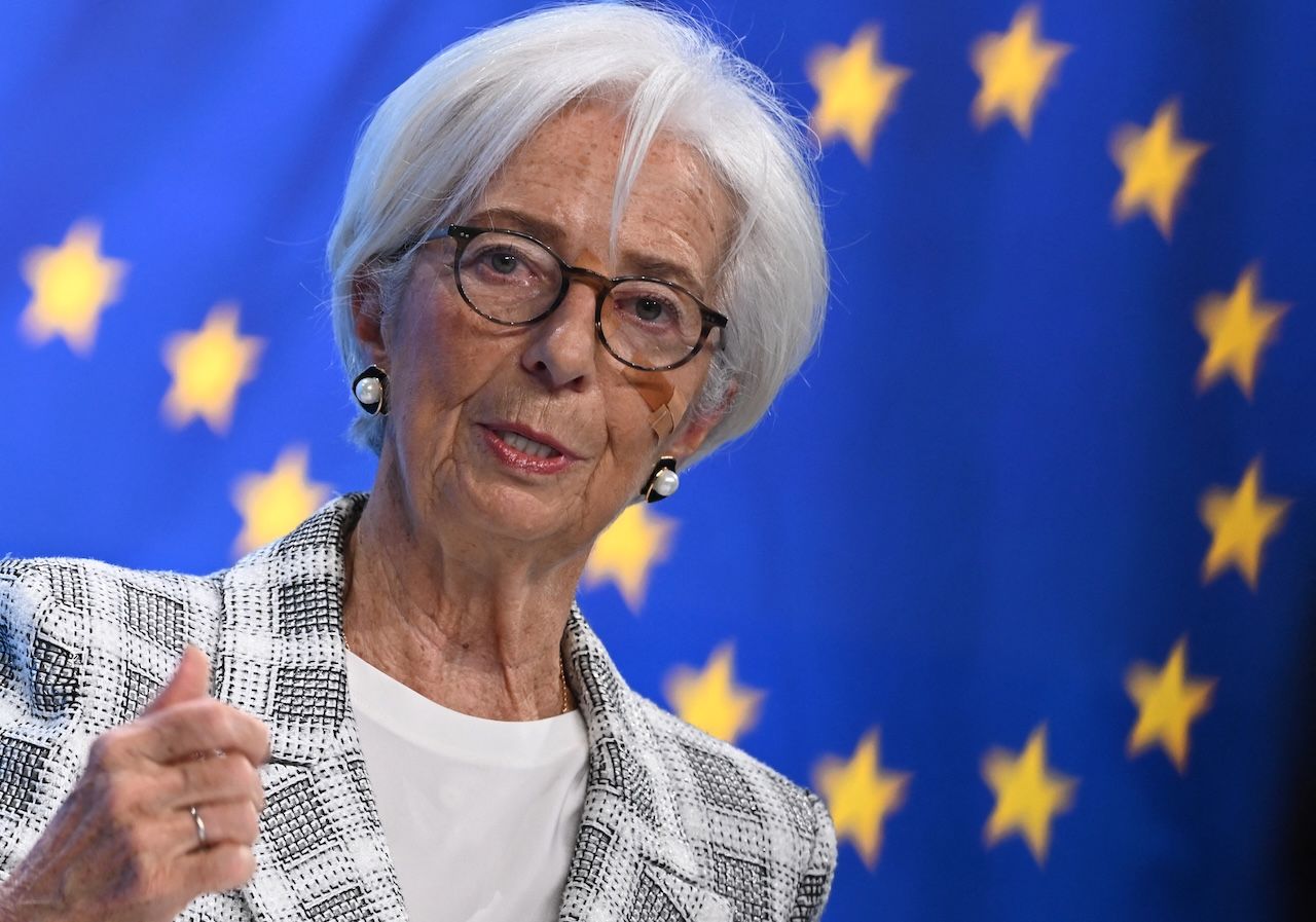 ministra dell economia in francia e prima donna a reggere le redini del fondo monetario internazionale la stratega dei grandi equilibri globali saluta l eurotower e punta ad altro