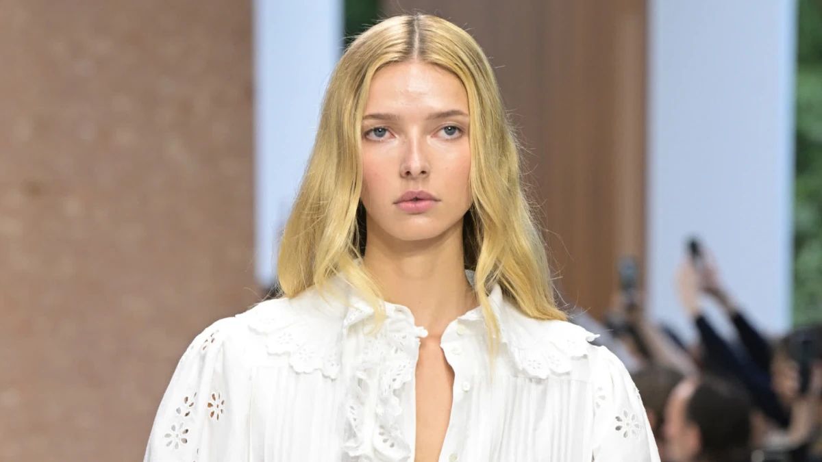 probabilmente ha dovuto sgomitare meno di altre per fare il suo debutto alla paris fashion week ma questo non significa che non abbia talento