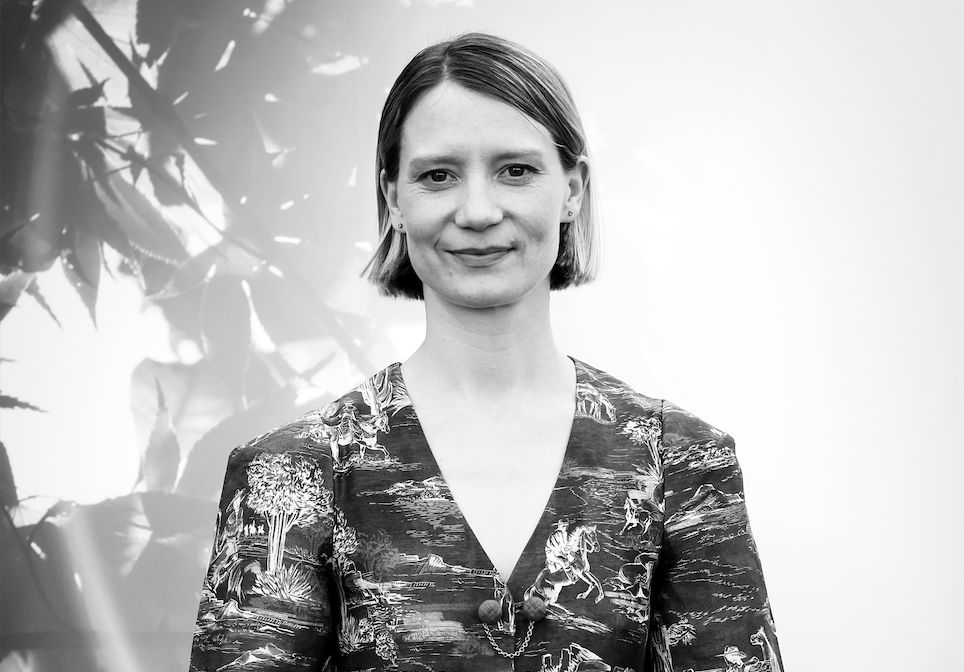 da alice in wonderland a agata the writer la sua carriera si muove tra blockbuster e cinema d8217autore nell8217intervista parla delle sue radici polacche dell8217assedio di sarajevo e del diritto di raccontare le storie degli altri