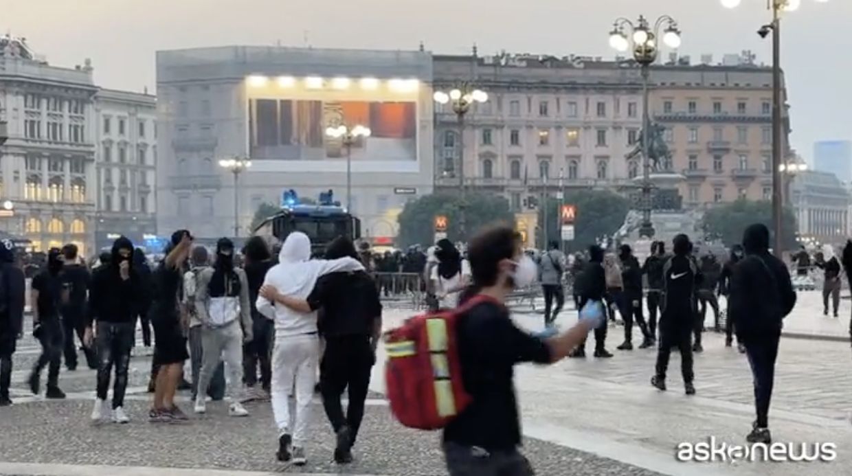 violenze a milano il giorno dopo sui social del movimento 17 ottobre ci saremo ogni sabato