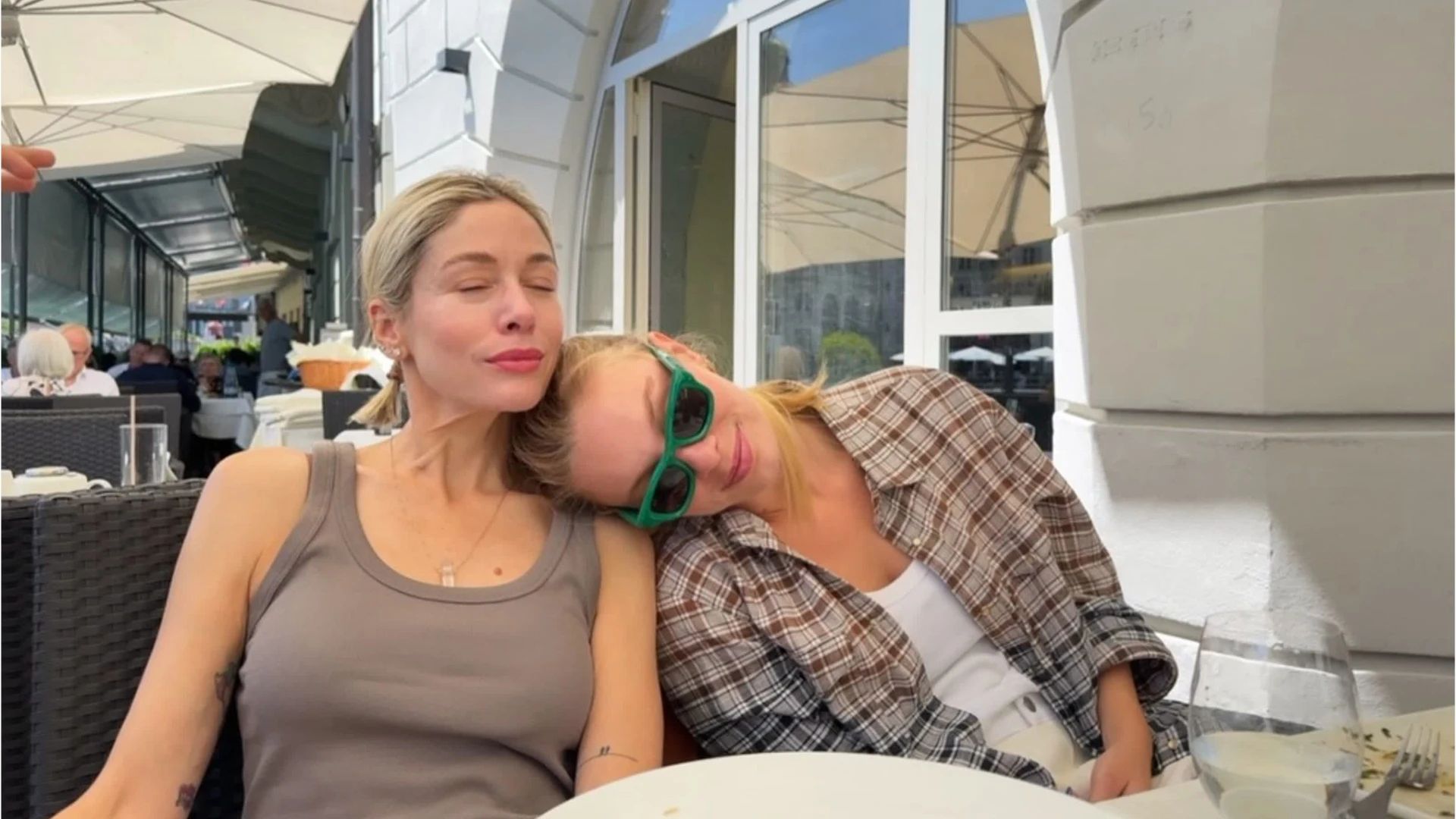 la figlia ventunenne di daniele de rossi e tamara pisnoli ha chiesto all8217attrice di adottarla una scelta che arriva dopo anni di affetto e complicit224