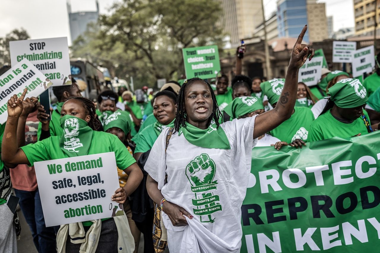 il patto nega il diritto internazionale all aborto hanno gi224 aderito 46 paesi gli stati uniti ne hanno ripreso la guida con il trump due sospendendo i fondi che venivano inviati in africa dove le cliniche restano senza contraccettivi
