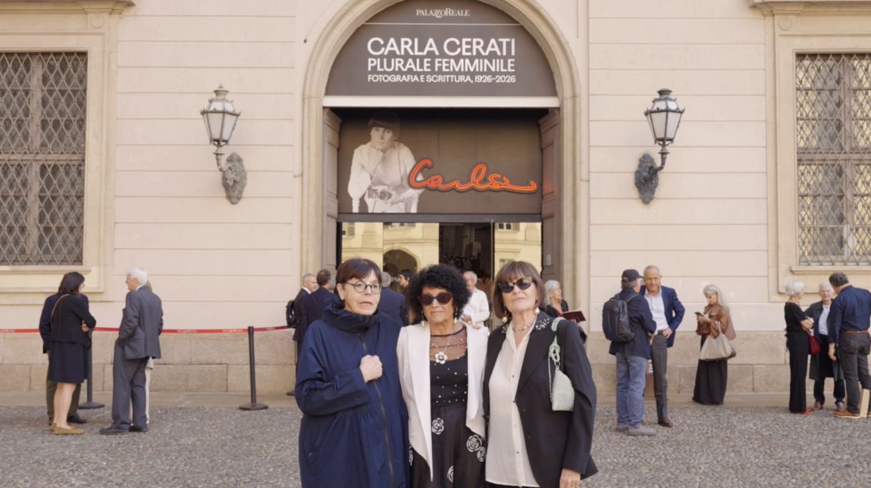 dall8217osservazione della citt224 di milano al lavoro nei manicomi dai ritratti al teatro fino alle ricerche sul corpo la memoria e le trasformazioni sociali la curatrice giovanna calvenzi racconta l antologica sulla fotografa e scrittrice