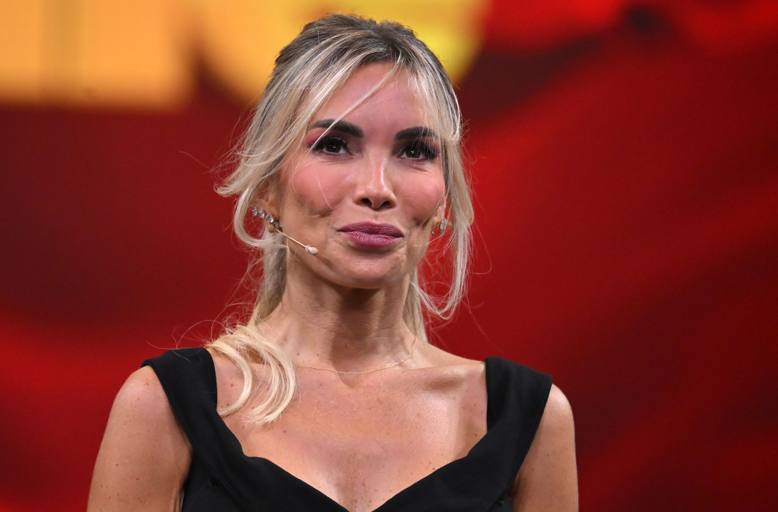 a ballando segreto noemi bocchi racconta come le critiche ricevute durante la relazione con francesco totti abbiano inciso sulla sua autostima