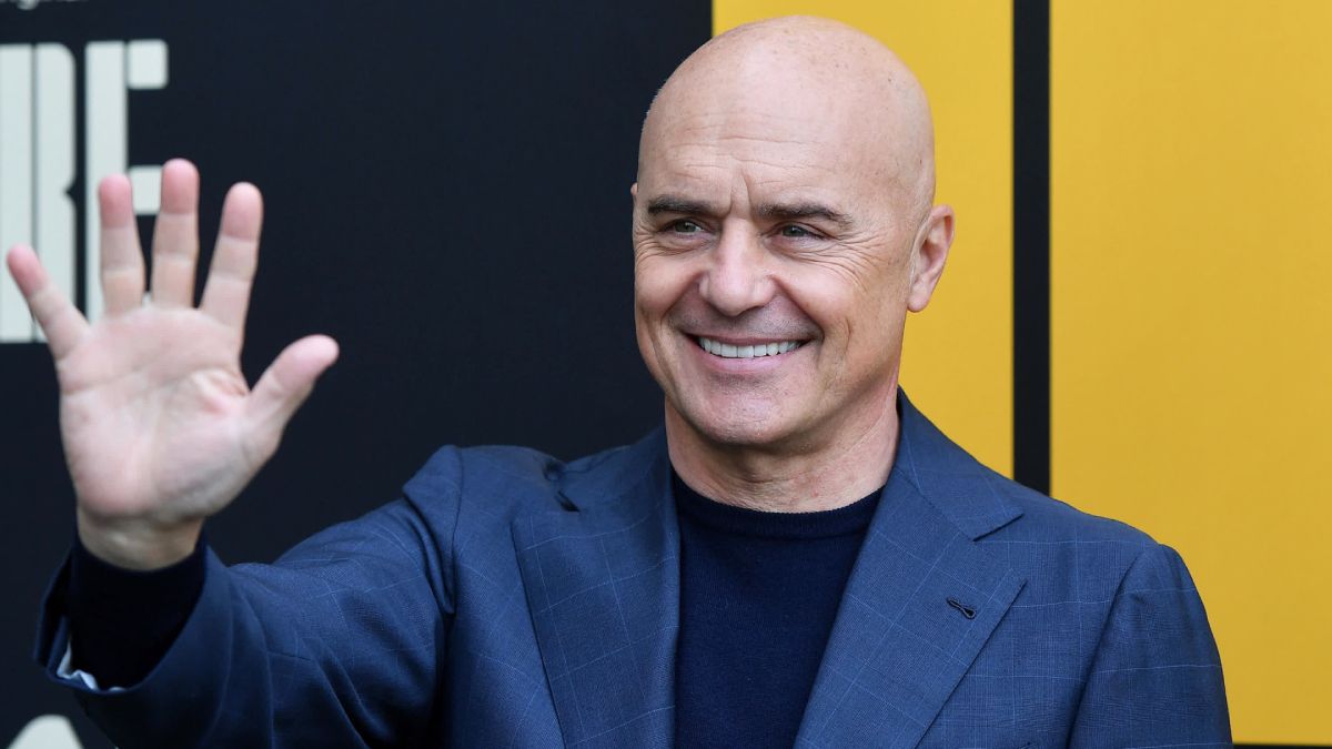 non 232 qualcosa a cui pensi mentre lavori racconta l attore che condivide il titolo con chi lo segue da sempre