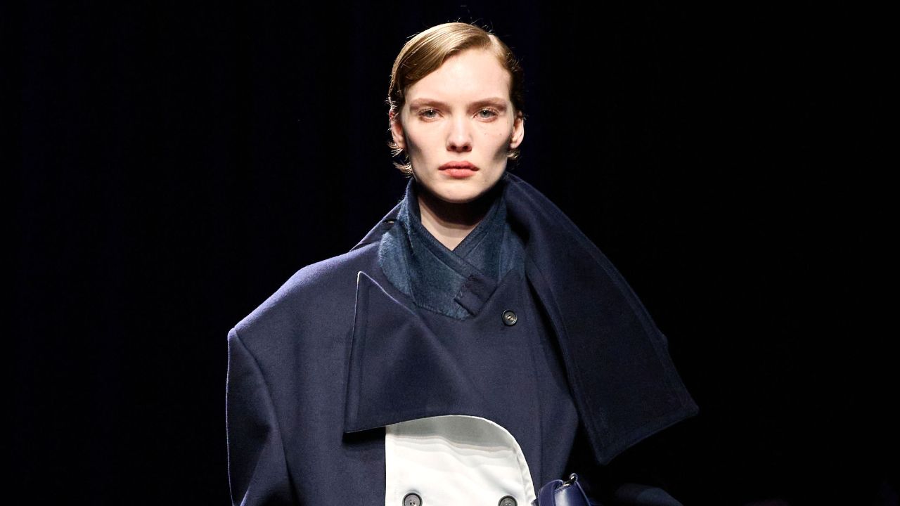 e il cappotto dell8217inverno blu scuro o panna ecco come indossarlo