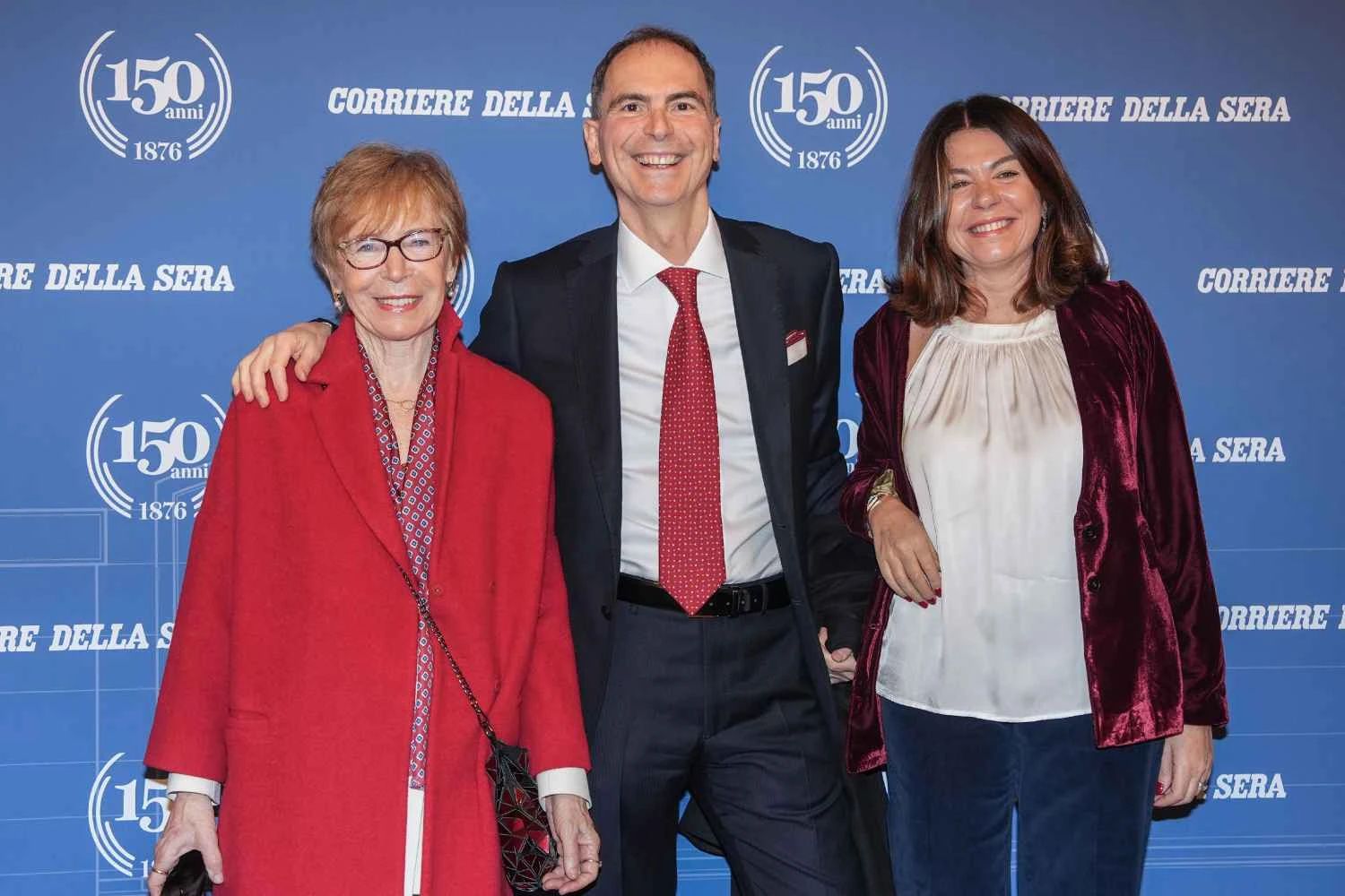 il corriere della sera arriva a roma gioved236 8 ottobre al teatro sistina per celebrare i suoi 150 anni sul palco carlo verdone direttore per un giorno e le letture di edoardo leo e paola minaccioni