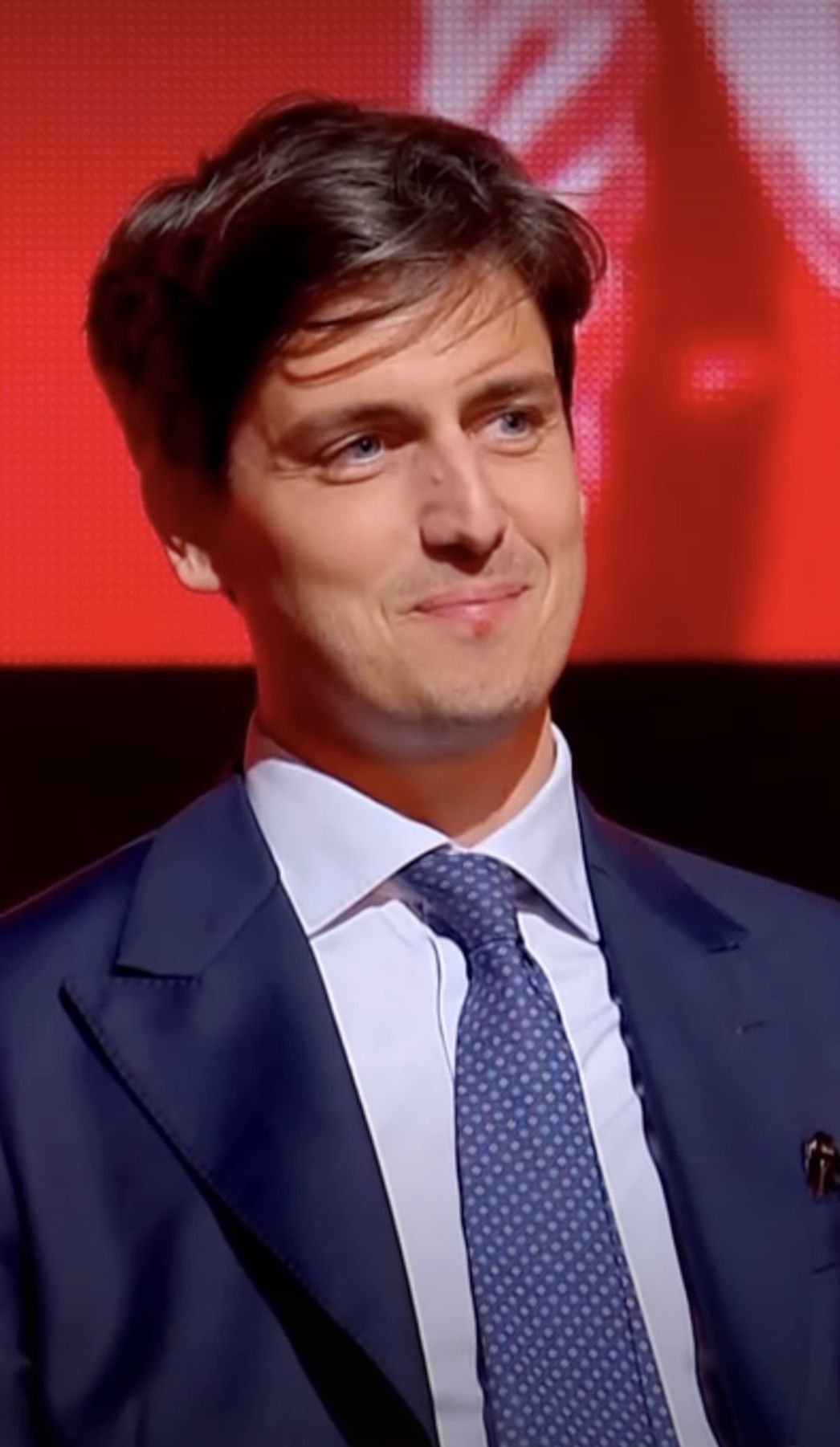 arrivato in trasmissione il 22 settembre scorso il giovane professionista non 232 certo passato inosservato e ha gi224 conquistato il cuore delle fan del quiz di rai 1